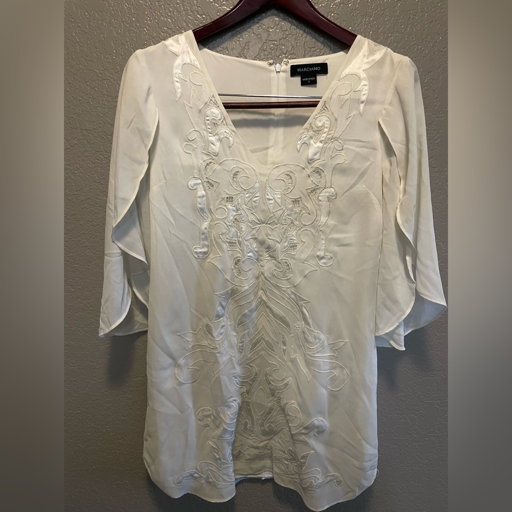 Ladies Marciano Blouse. Great pattern front. Size S